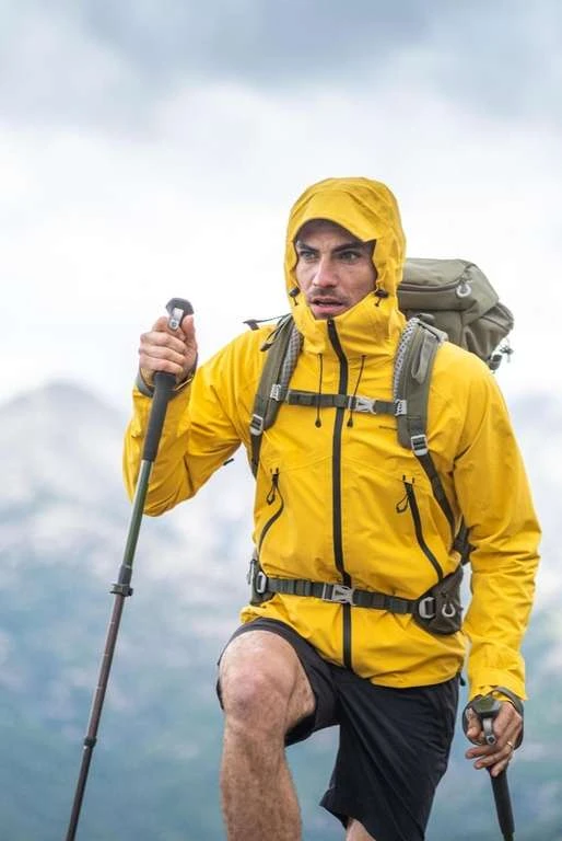 Quechua Wanderjacke Herren MH500, Wetterfest, Wasserdicht, 25.000mm Wassersäule, Größen Nur Noch XL, Farbe Gelb 4 Quechua Wanderjacke Herren MH500, Wetterfest, Wasserdicht, 25.000mm Wassersäule, Größen Nur Noch XL, Farbe Gelb – Bild 4