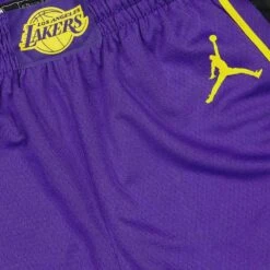 20% Auf Ausgewählte NBA / WNBA Artikel | Trikots, Shorts, Fanartikel Z.B. Nike NBA Los Angeles Lakers Dri-Fit Statement Swingman Shorts 8 20% Auf Ausgewählte NBA / WNBA Artikel | Trikots, Shorts, Fanartikel Z.B. Nike NBA Los Angeles Lakers Dri-Fit Statement Swingman Shorts -Mode Kleidung Verkauf 2247088 1 3