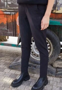 The North Face - Classic Pant - Stoffhose Schwarz (Gr. 32 - 40 // Keine 36) -Mode Kleidung Verkauf 2248783 1 2