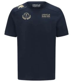 Formel 1 Red Bull Racing F1 2022 Max Verstappen Champion Winner T-Shirt Für 17,10 Euro (XS-XXL) 5 Formel 1 Red Bull Racing F1 2022 Max Verstappen Champion Winner T-Shirt Für 17,10 Euro (XS-XXL) -Mode Kleidung Verkauf 2250184 1 2