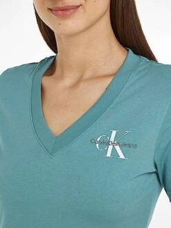 Calvin Klein Jeans Damen Monologo Slim V-Neck Tee Strickoberteile (S-XL) 8 Calvin Klein Jeans Damen Monologo Slim V-Neck Tee Strickoberteile (S-XL) -Mode Kleidung Verkauf 2271176 1 2