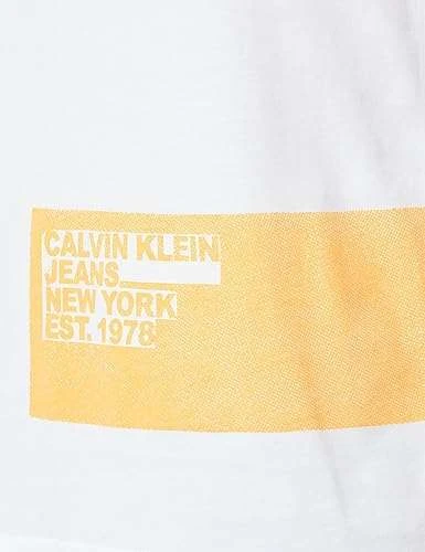 Calvin Klein Jeans Herren Stencil Blocking Logo Tee T-Shirts / Farbe: Weiß / Gr. XXS - 3 XL @ Amazon Prime 4 Calvin Klein Jeans Herren Stencil Blocking Logo Tee T-Shirts / Farbe: Weiß / Gr. XXS - 3 XL @ Amazon Prime – Bild 4