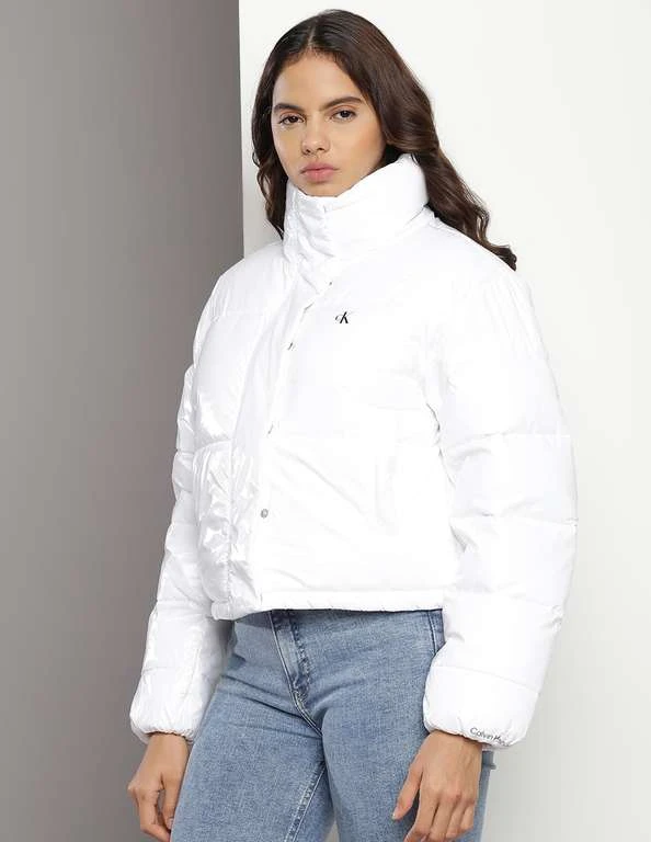 Calvin Klein Jeans Damen Geschnittener, Glänzender Puffer Gepolsterte Jacken 3 Calvin Klein Jeans Damen Geschnittener, Glänzender Puffer Gepolsterte Jacken – Bild 3