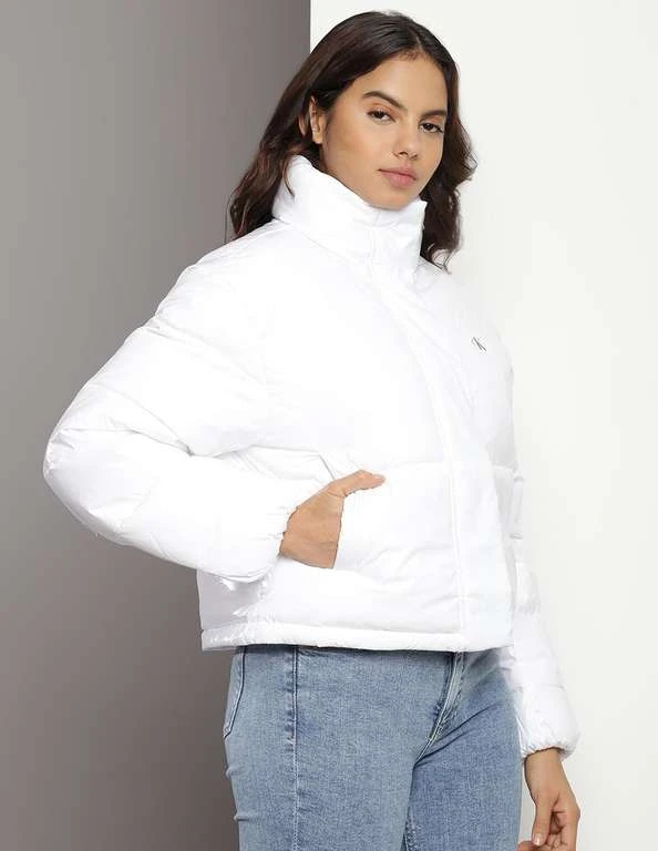 Calvin Klein Jeans Damen Geschnittener, Glänzender Puffer Gepolsterte Jacken 7 Calvin Klein Jeans Damen Geschnittener, Glänzender Puffer Gepolsterte Jacken – Bild 7
