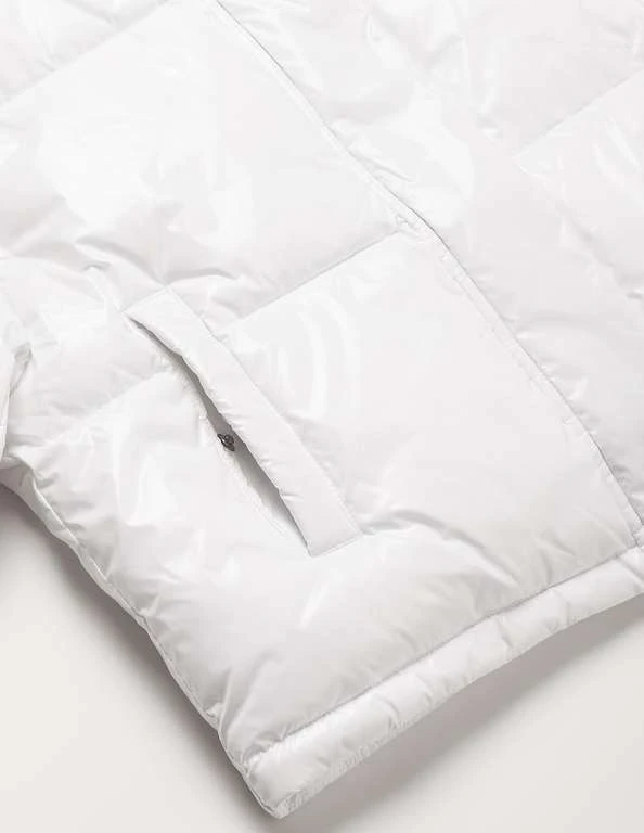 Calvin Klein Jeans Damen Geschnittener, Glänzender Puffer Gepolsterte Jacken 8 Calvin Klein Jeans Damen Geschnittener, Glänzender Puffer Gepolsterte Jacken – Bild 8