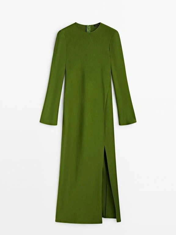 Fließendes Kleid Mit Langen Ärmeln Und Schlitz 2 Fließendes Kleid Mit Langen Ärmeln Und Schlitz – Bild 2