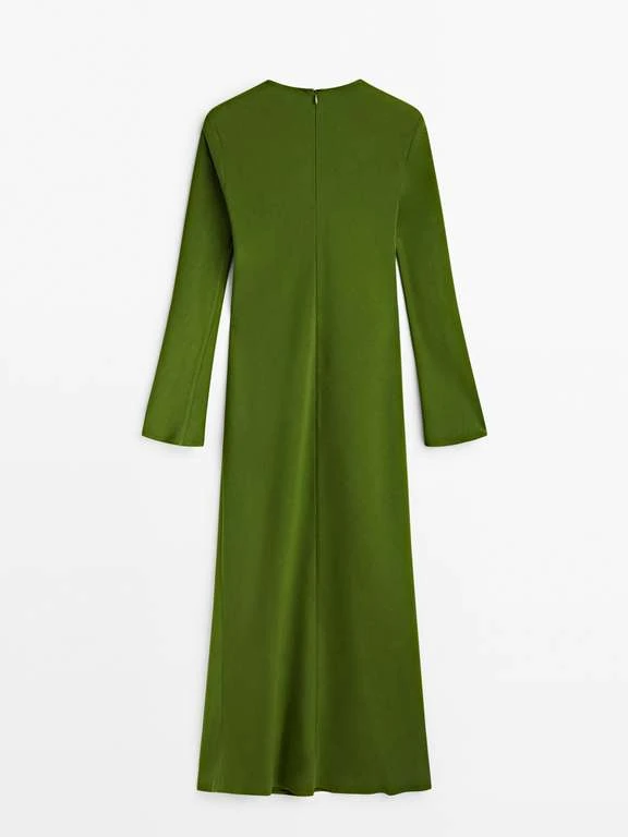 Fließendes Kleid Mit Langen Ärmeln Und Schlitz 5 Fließendes Kleid Mit Langen Ärmeln Und Schlitz – Bild 5